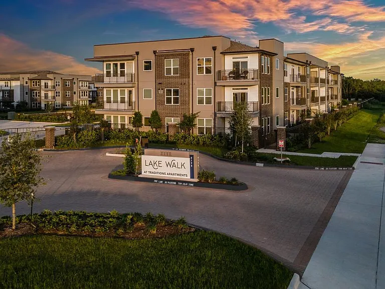 Lake Walk at Traditions Apartments — Photo 6