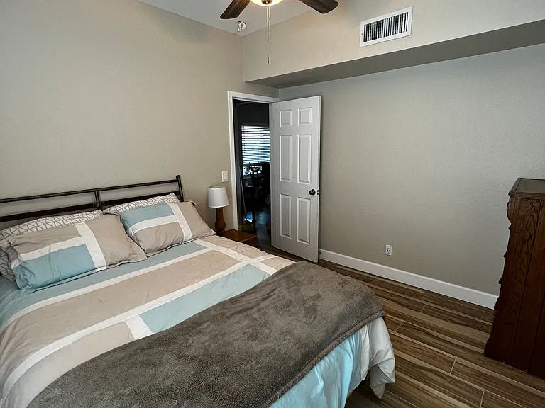 1432 E Saint Catherine Ave — Photo 16