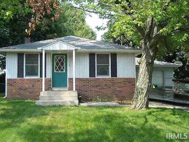 1st image of 423 E Main St