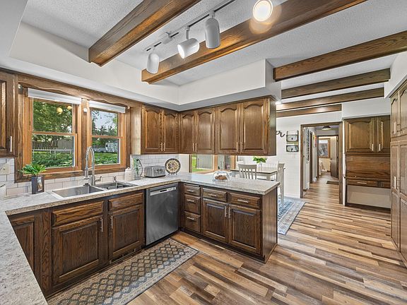 2nd image of 830 Reeds Ln