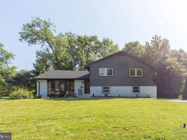 123 Forest Rd, Moorestown, NJ 08057