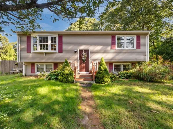 60 Page St, Warwick, RI 02889