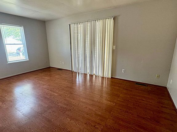3rd image of 2080 Shangrai La Dr SE #4B-2BA-1800SQFT