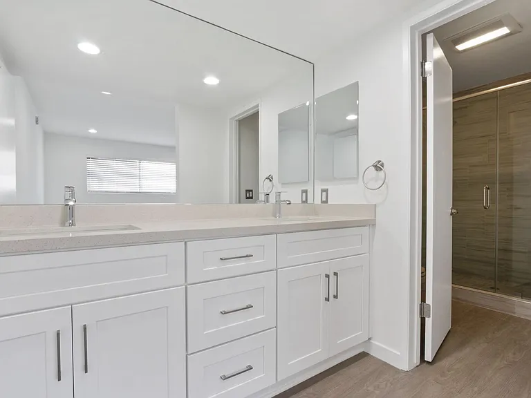 828 18th St in Santa Monica - steps to Montana Ave! — Photo 8