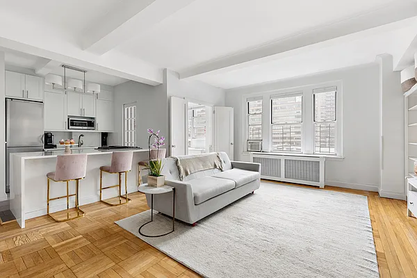 Sold by R New York | media 6