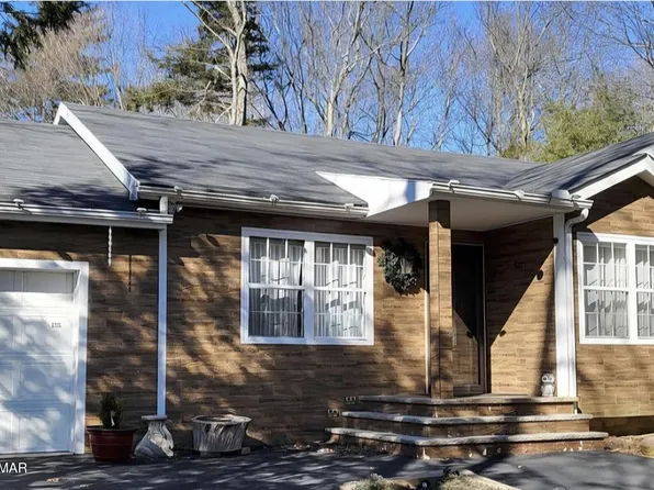 1173 Thunder Dr, Pocono Summit, PA 18346