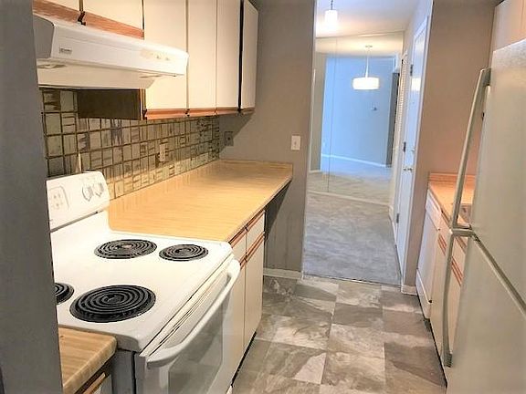 3rd image of 120 Demont Ave E APT 109