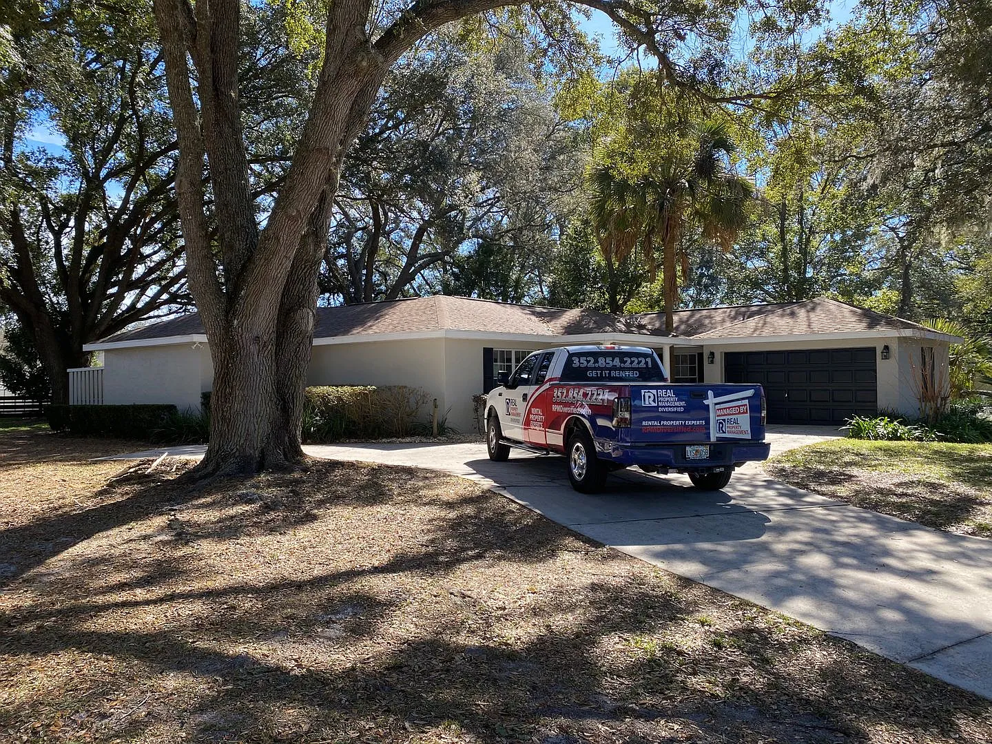 Beautifully Remodeled Home In Pine Oak Estates **Won't Last** — Photo 3