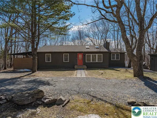 121 Algonquin Trl, Albrightsville, PA 18210