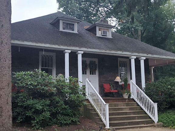 3rd image of 330 Moreland Rd