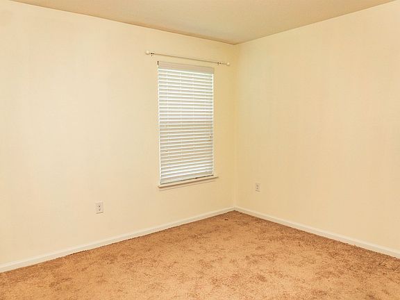 2nd image of 4911 Kensington Ln