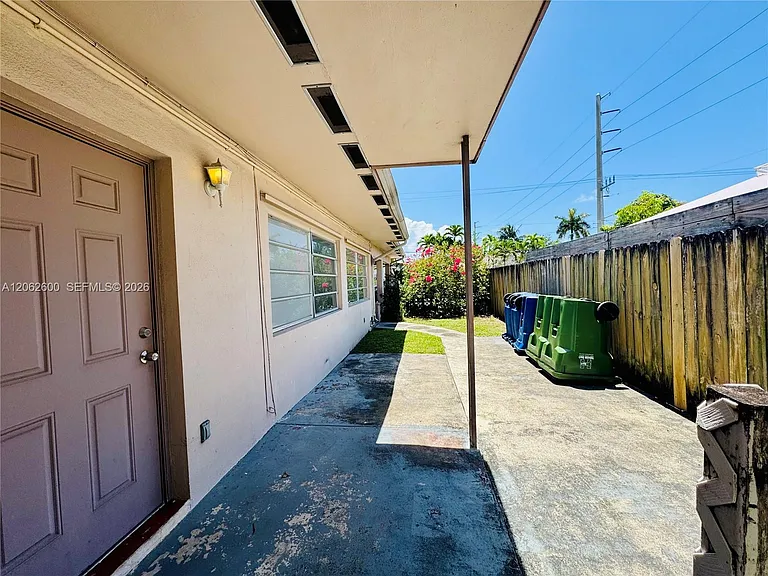 717 NE 10th Ave — Photo 27