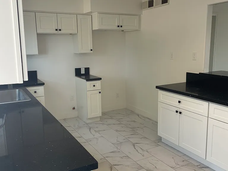 1322 Catalpa Way — Photo 4