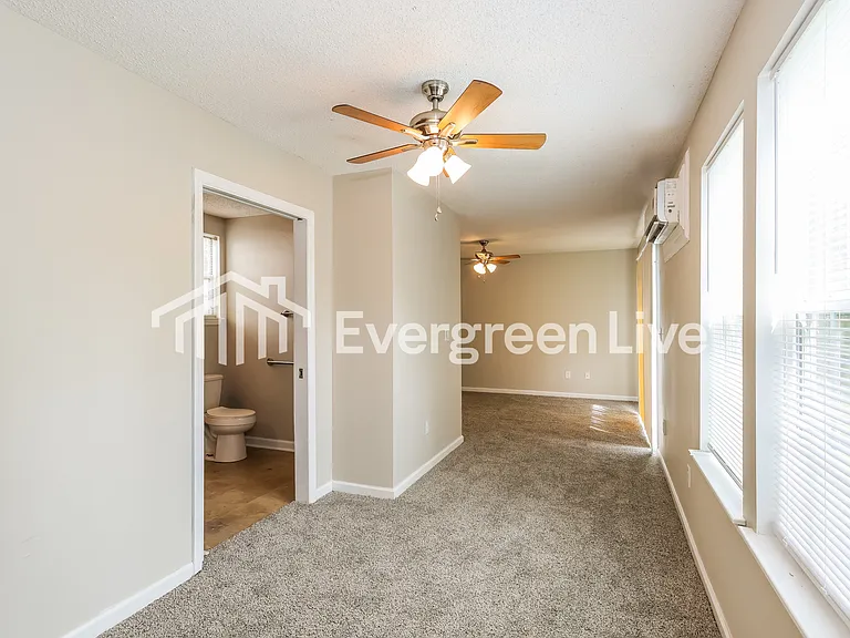 141 Hammond Place Cir — Photo 6