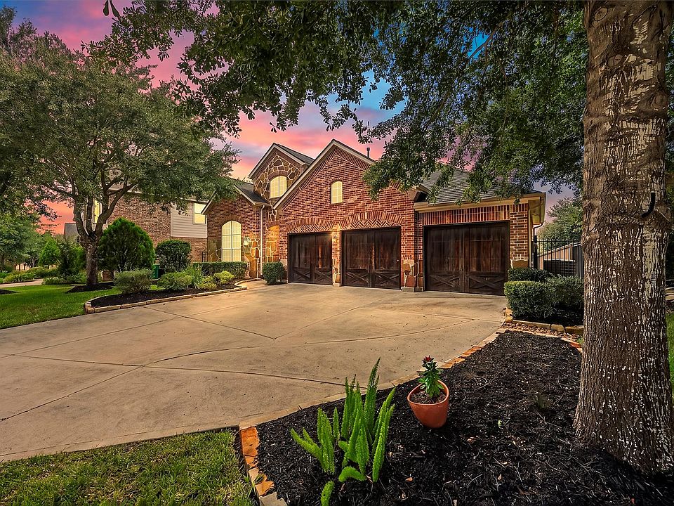 1st image of 35 Woodmoor Pl