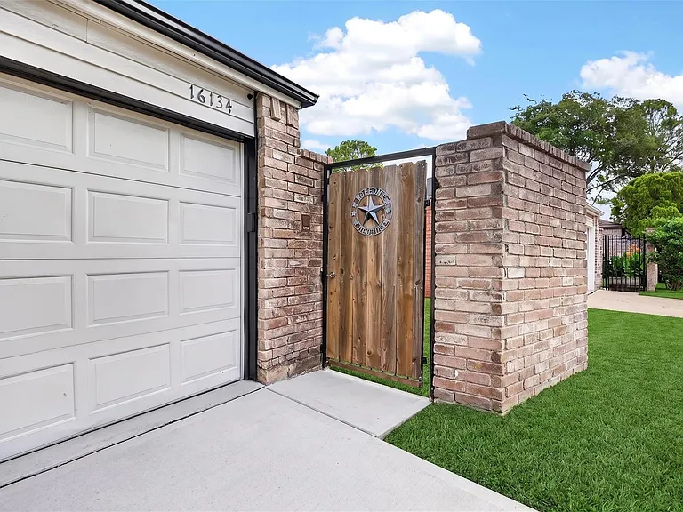 16134 Highlander Dr — Photo 6