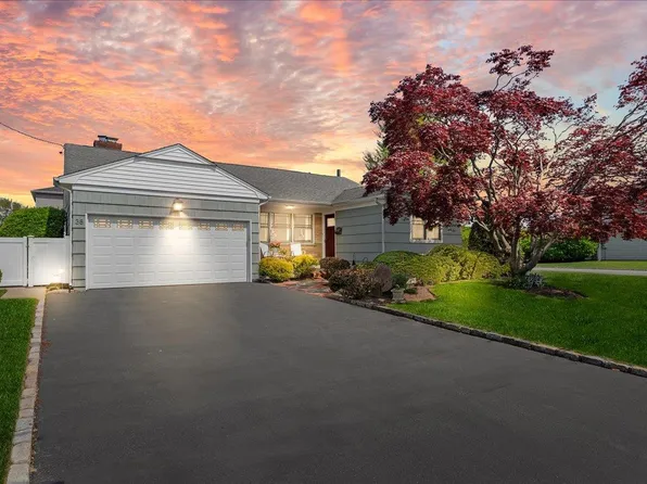 38 Fairwater Avenue, Massapequa, NY 11758