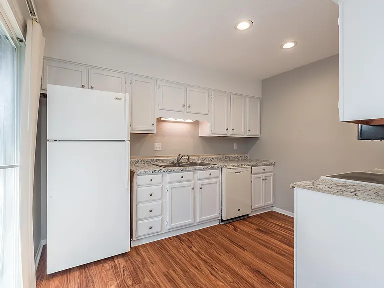 502 Cedartop Ln #B — Photo 8