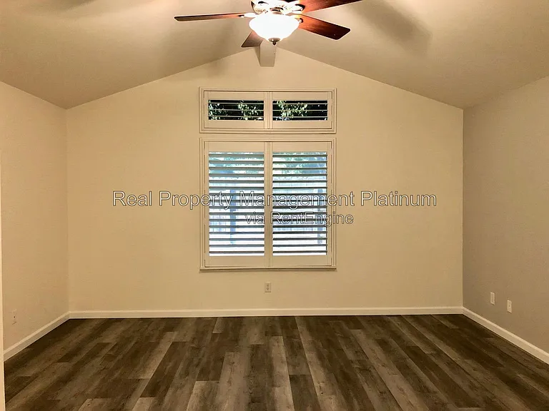 2667 Santa Ana Ave — Photo 4