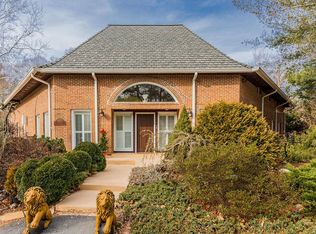 8001 Thornley Ct, Bethesda, MD 20817