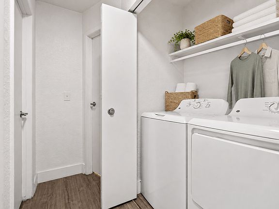 4th image of 2625 Northvale Dr NE #4268201F