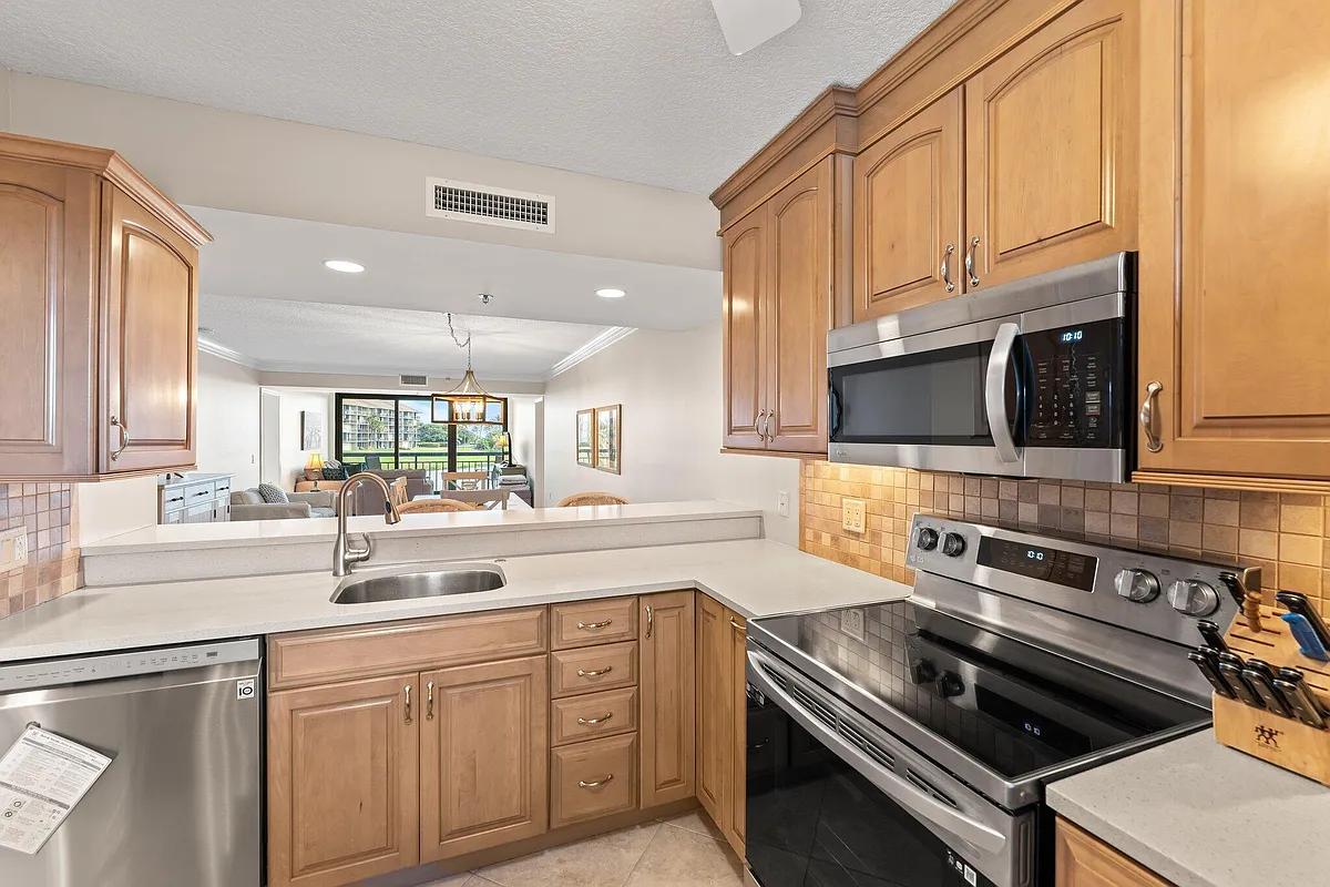 Building Photo - 601 S Seas Dr #203
