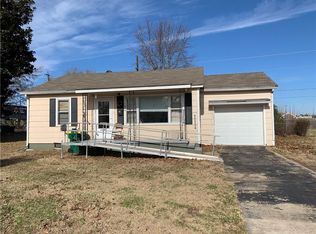 1302 Hembree Ave, Springdale, AR 72764