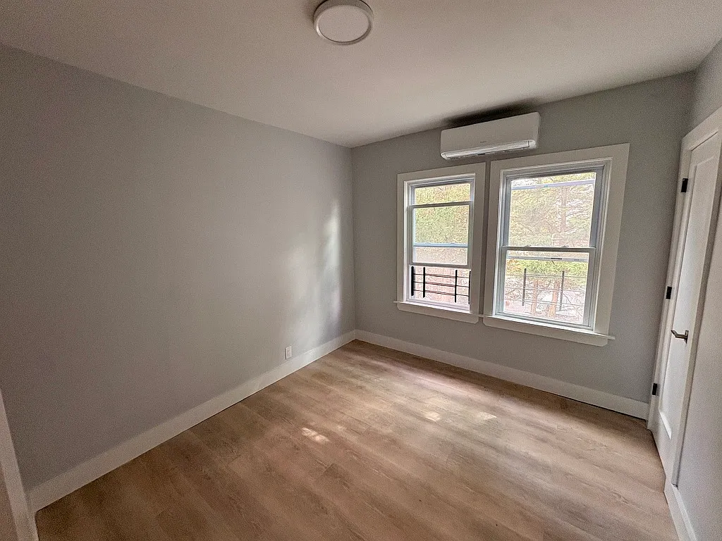 3 bed, 980 sqft, $3,300 — Photo 3