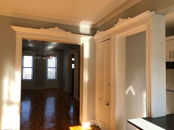 5th image of 300 Marion St #2