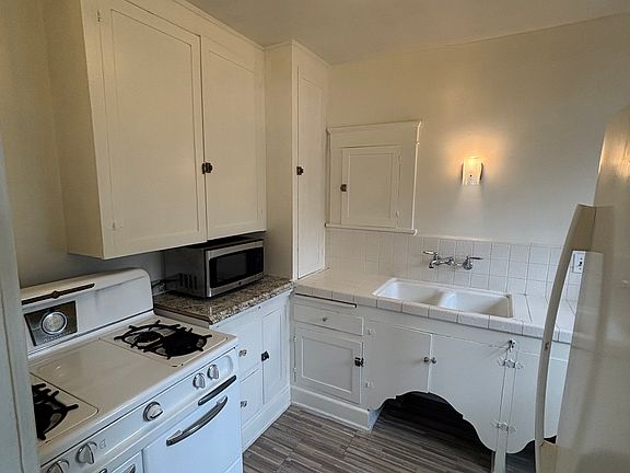 2nd image of 1035 E 2nd St #1035