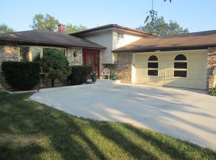 6987 West Ave, Hanover Park, IL 60133