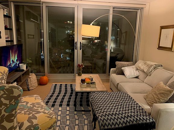 5th image of 1960 N Lincoln Park W APT 612