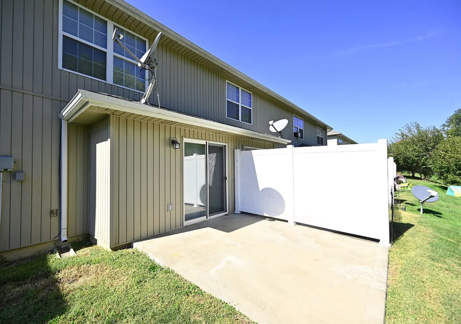 Nice 3 Bedroom, 2.5 Bath Townhouse with 1 car garage in Oak Valley Subdivision — Photo 3