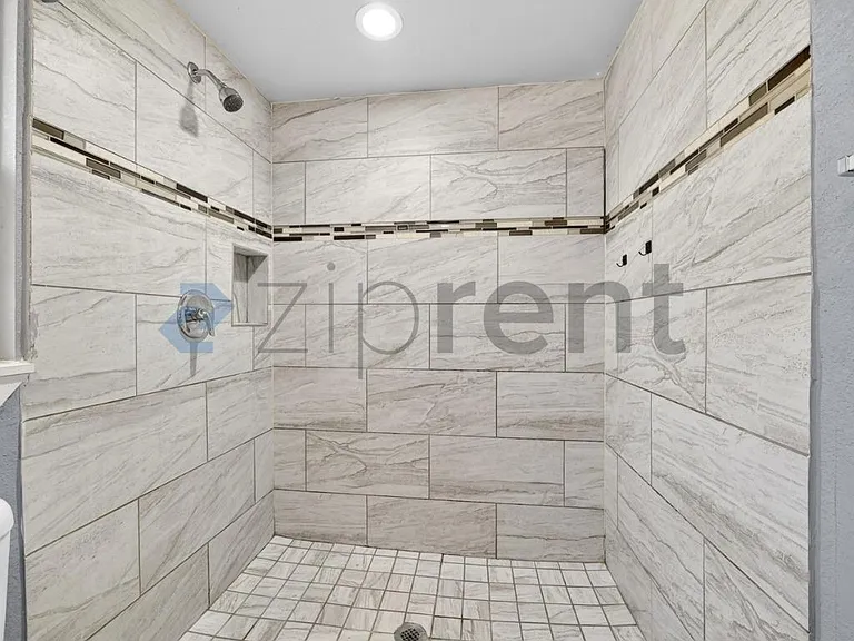 2332 Grandview Dr — Photo 11