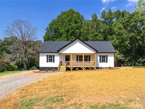 3341 Brookfield Ln, Yadkinville, NC 27055