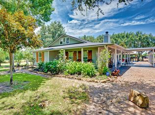 23104 Hopkins Ln, Damon, TX 77430