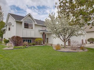 3284 White Oaks Ln, Woodbury, MN 55125