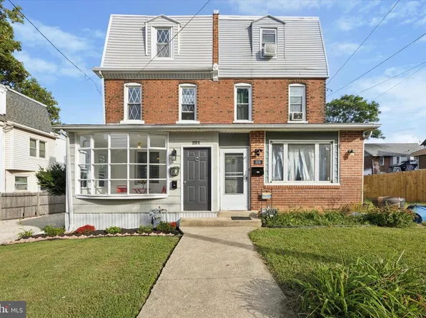 221 Highland Ave, Darby, PA 19023