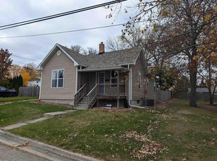 908 Cedar St, Saint Clair, MI