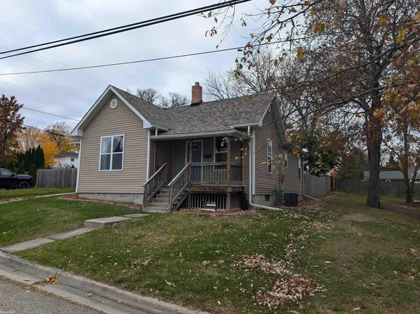 908 Cedar St, Saint Clair, MI 48079