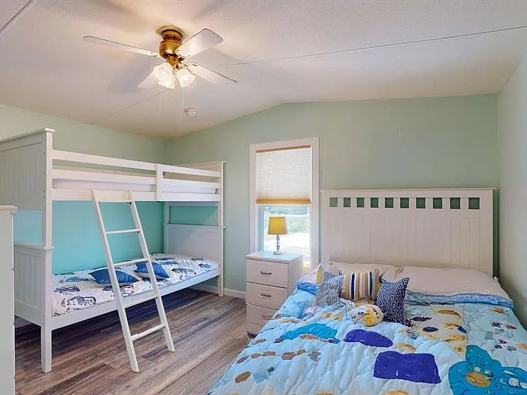 10728 Poplar St NE — Photo 32