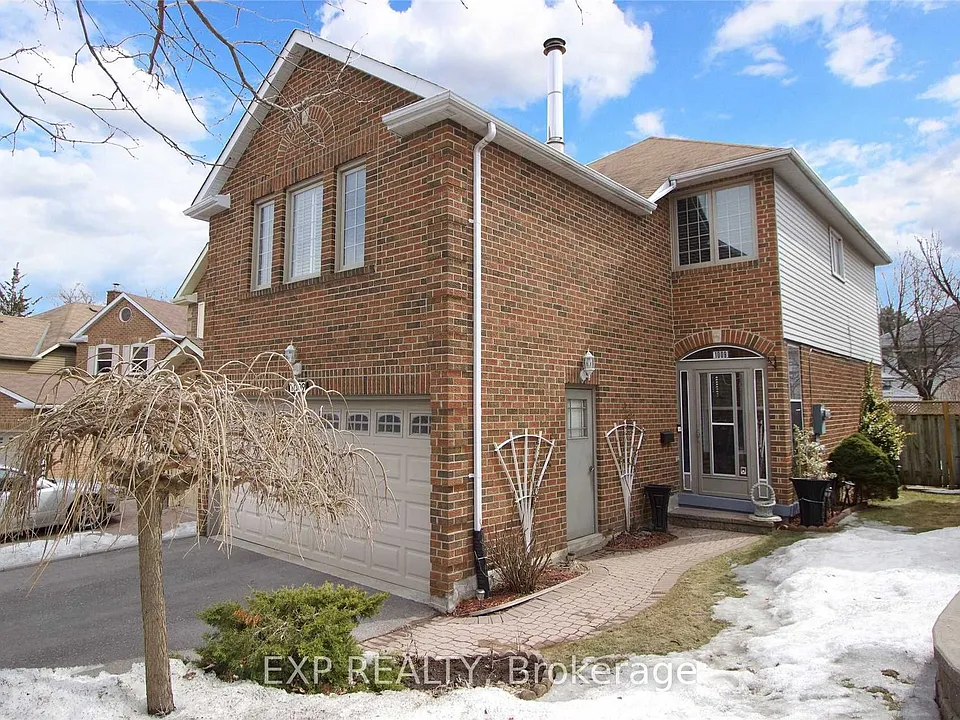 1009 Meadowridge Cres