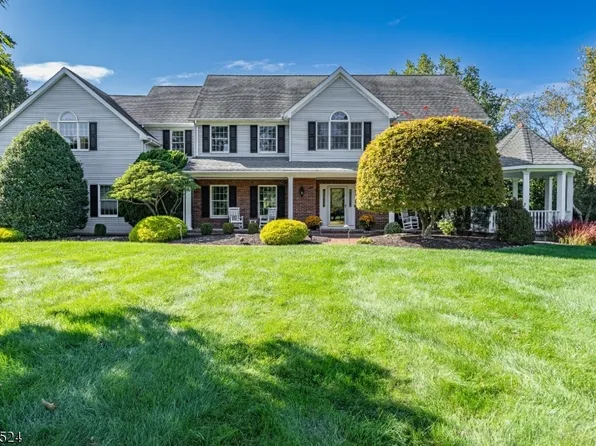 9 Berkshire Ct, Clinton Twp., NJ 08833