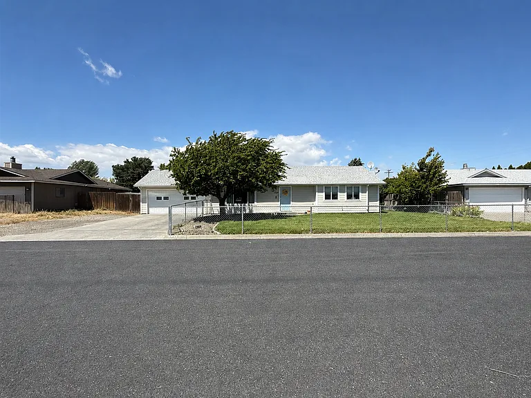 704 W 45th Pl — Photo 2