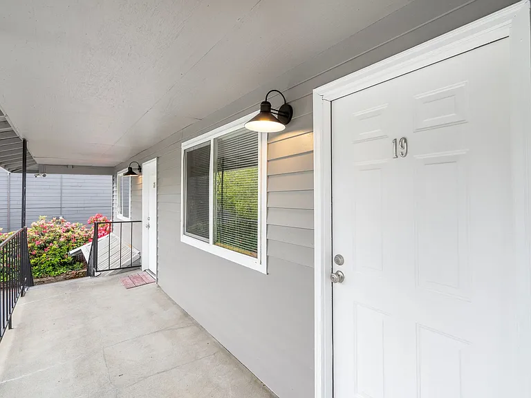 9100 NE 15th Ave — Photo 4