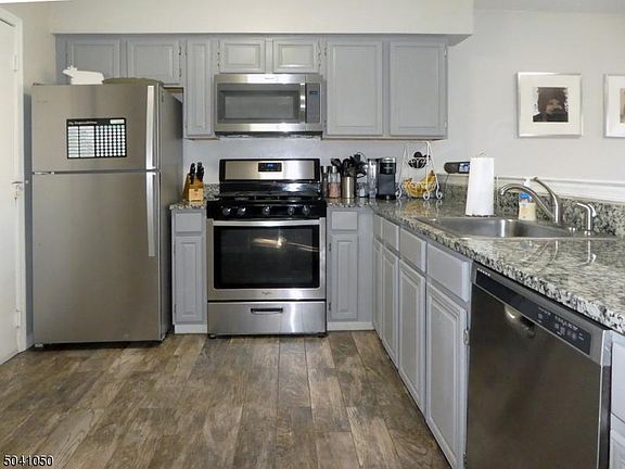 4th image of 157 Harrow Dr