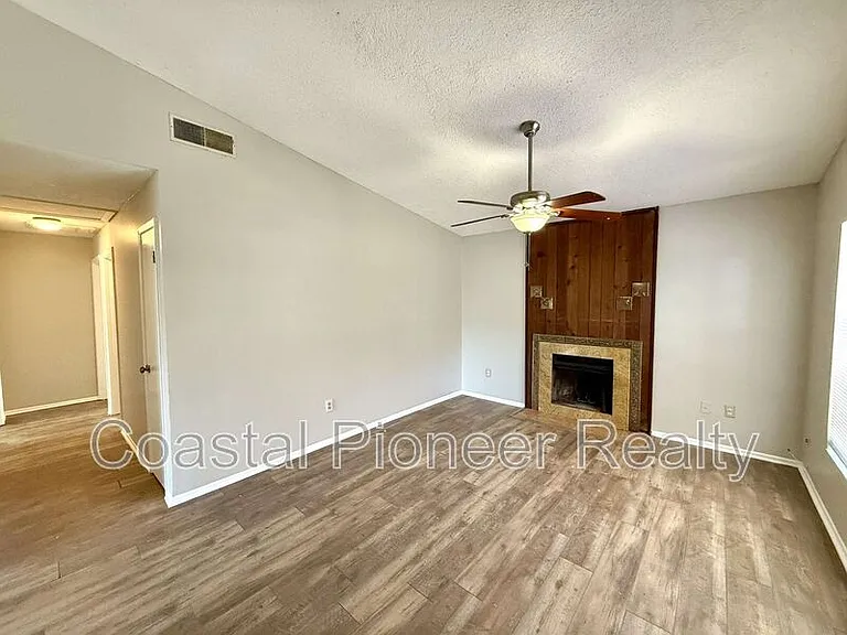 1242 Coolmont Dr — Photo 13