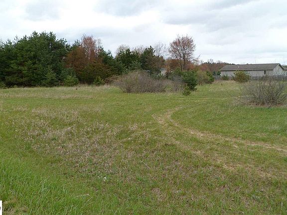 2nd image of 1039 Queensway Dr