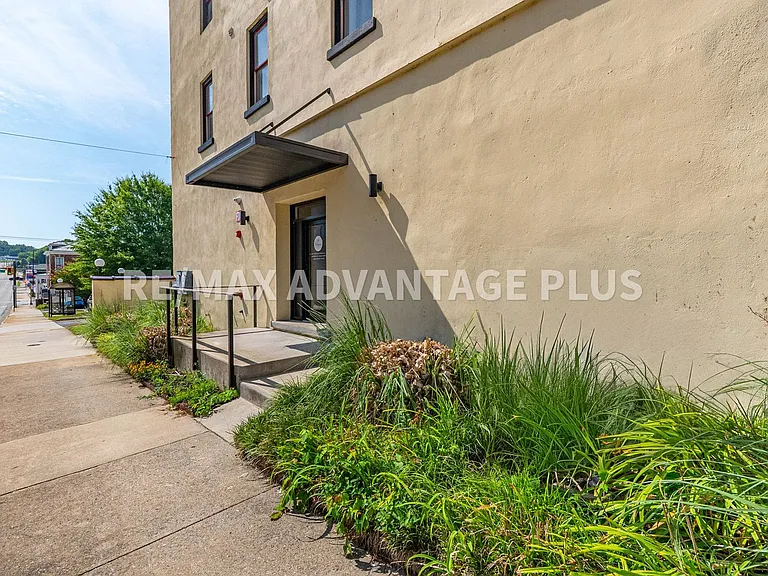 142 N Main St — Photo 27
