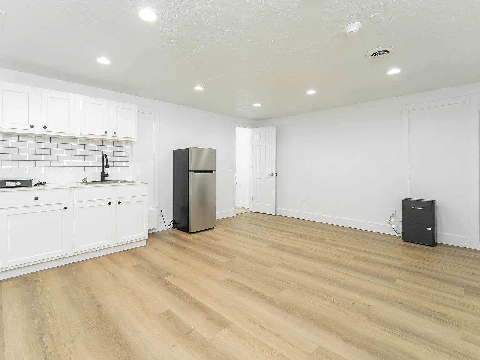 1121 S Sam Houston Blvd — Photo 1